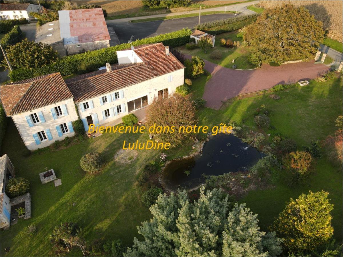 Gite Luludine Varzay Buitenkant foto